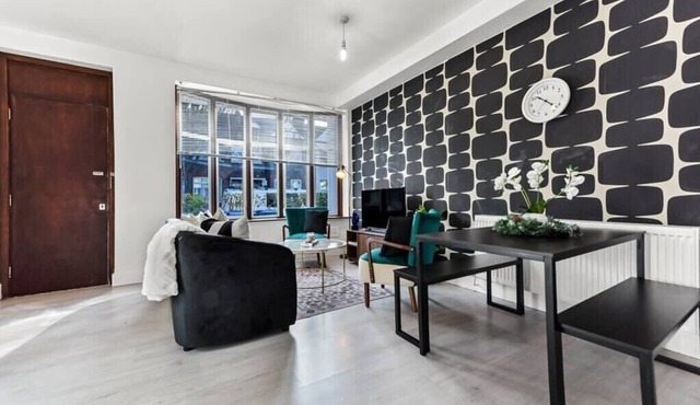 Stylish Ealing Haven: Modern 2BR Flat For Five