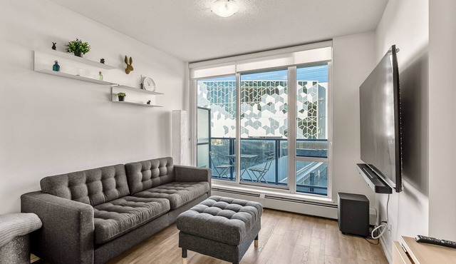 Stylish East End Apartment with Home Office