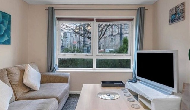 Stylish Edinburgh Apartment in the Heart of City 5 min walk to Edinburgh castle