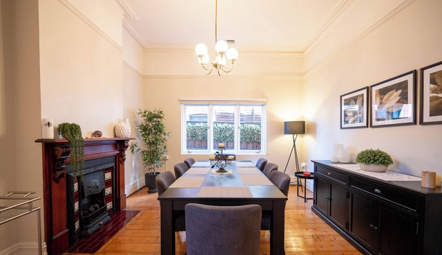 Stylish Edwardian Home. Only 5min walk to trendy bars, restaurants and much more