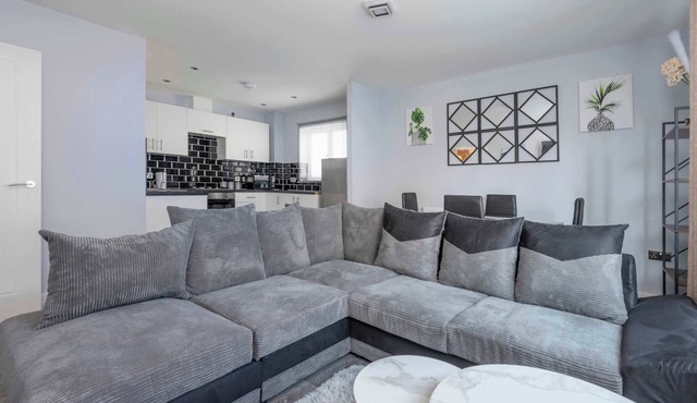 Stylish Elegant New Flat 5 Min from Elizabeth Line