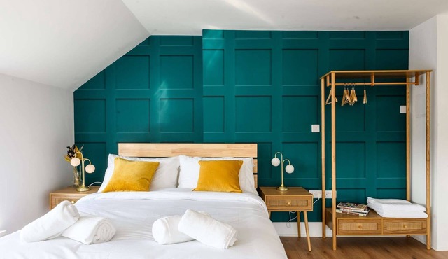 Stylish en-suite Boutique Apartment 8min to centre for 4