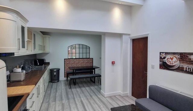 Stylish Ensuite with kitchenette serviced apartments