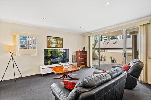 Stylish Escape Free Parking for 2 Walk to CBD