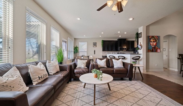 Stylish Escape Near lake Conroe & The Woodlands