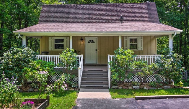 Stylish Fairview Farmhouse Deck and Wishing Well!