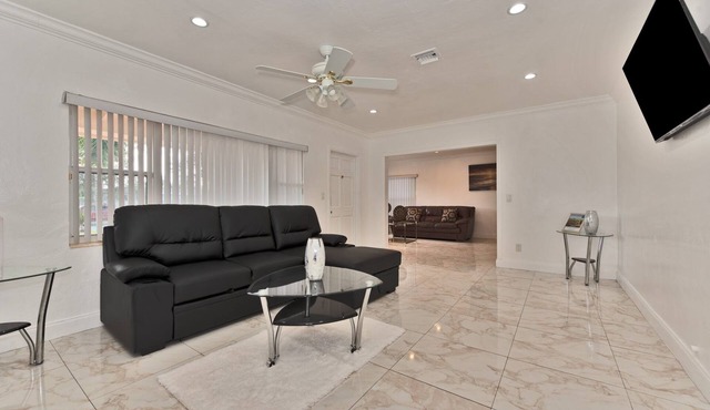 Stylish family home 10min from beach :free parking
