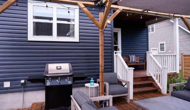 Stylish Family Cottage - 5 bedroom - 6min walk to beach & town, hot tub, pets ok