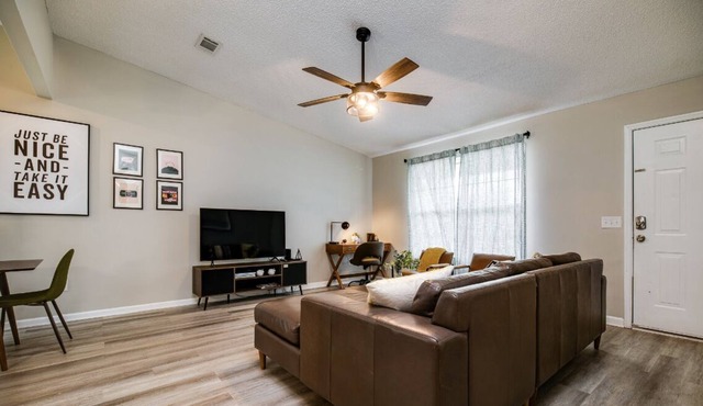 Stylish Family Friendly Bungalow, Tvs, Royal Beds