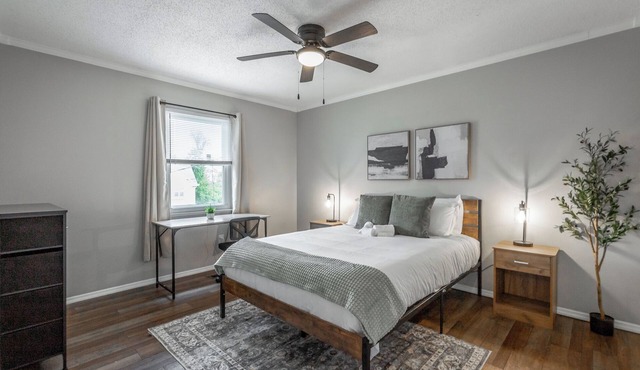 Stylish Family Getaway with Large Deck