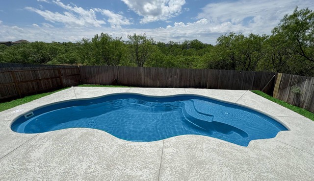 Stylish Family Home Near Lackland POOL!