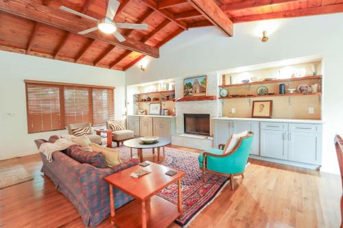 Stylish Family Mid Century Modern 4 bed