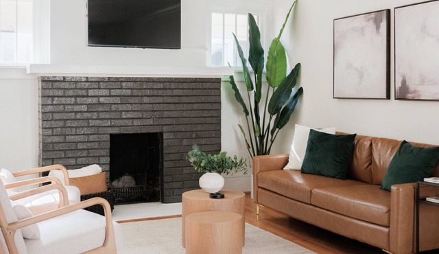 Stylish Family/Pet Friendly Cottage in Coveted Clark Park with Fenced In Yard