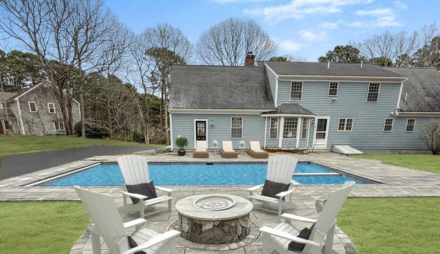 Stylish Family Retreat, Pool & Hot Tub