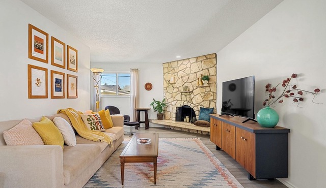 Stylish Family Suite - quiet, spacious, full kitchen, 3BR, sleep 8