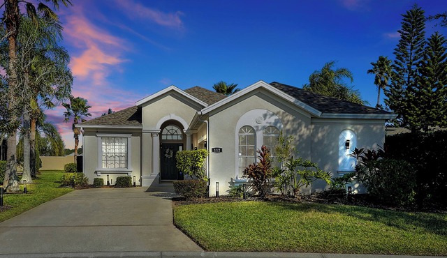 Stylish Family Villa Poolside Paradise Near Parks