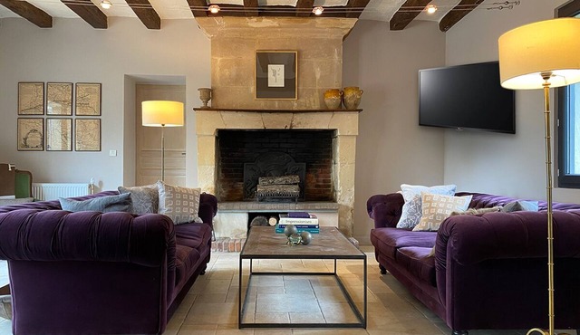 Stylish farmhouse with pool, sleeps 8-10