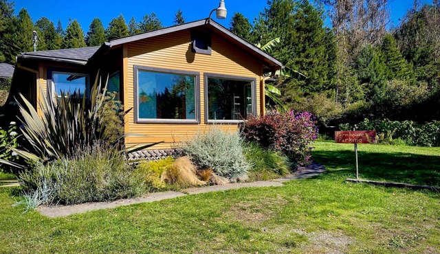 Stylish Farmhouse on 2 Acres - Cabin Feel