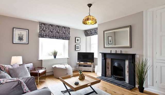 Stylish Farmhouse with stunning views over rolling hills and fabulous games room.