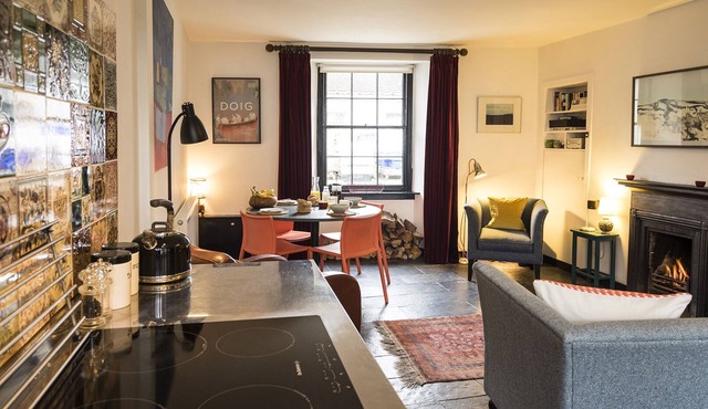 Stylish fisherman's cottage in heart of pretty harbour village, pet-friendly.