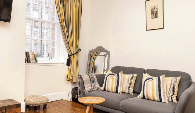 Stylish Flat close to National Museum of Scotland