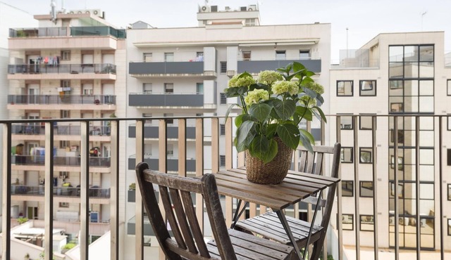 Stylish flat with a Community Swimming Pool for 8
