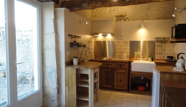 Stylish Spacious Studio Apartment, with Shared Pool & Games Barn