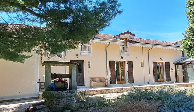 Stylish french country living with pool and outdoor space. Classement 3*