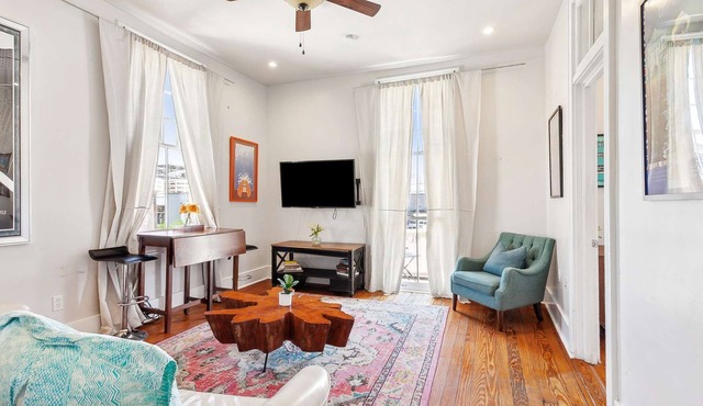 Stylish Freret Street Loft w/Balcony & Parking!