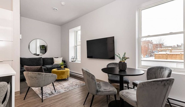 Stylish & Fun 1 Bedroom Apartment in Le Plateau by Denstays