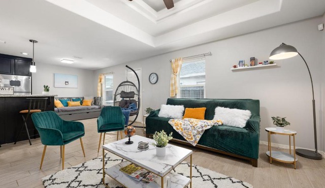 Stylish Furnished 2Bd 2Ba Apartment with Wifi Close to Shopping and Entertainment in McAllen Month to month contract on long term stays