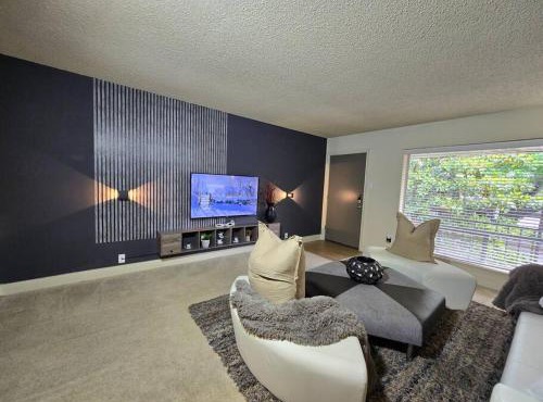Stylish Galleria Condo 2BR 2BA Saltwater Pool Marquee Uptown