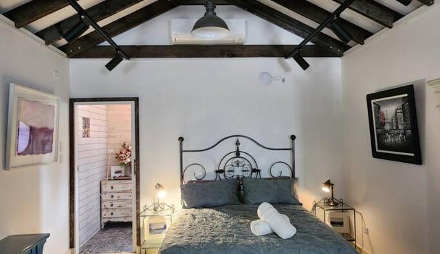 Stylish Gallery Sleep 4 , Near Parramatta CBD