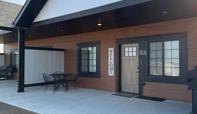 Stylish, Gateway to the Black Hills , 2-bedroom condo in awesome Hermosa!