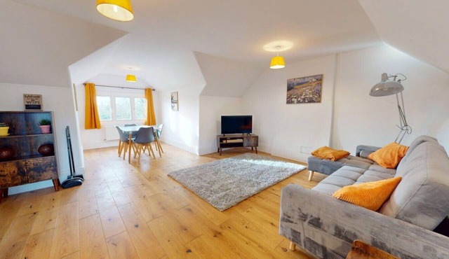 Stylish Georgian Apartment Close to Coast and Broads