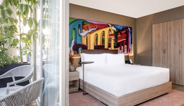 Stylish Getaway | Experience Contemporary Comfort in the Heart of the City