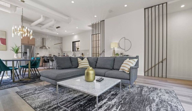 Stylish Getaway!-Columbus-3 Bedroom Masterpiece!