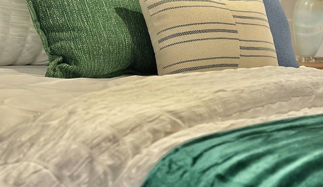 Stylish Getaway King Suite Workstation for 2 Near RDU Airport & RTP