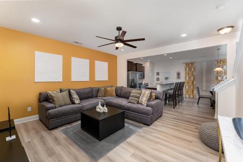 Stylish Getaway near Downtown Raleigh & Coastal Credit Music Park