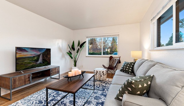 Stylish Getaway w/Designer Touches - Free Bikes