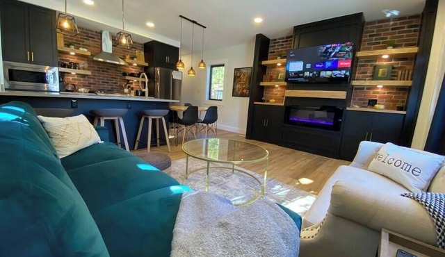 Stylish Getaway - Walk to downtown + Parks, Fenced yard + Firepit + Smart TVs