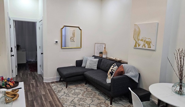 Stylish Grad Hospital Apt Walk to Restaurants & Center City