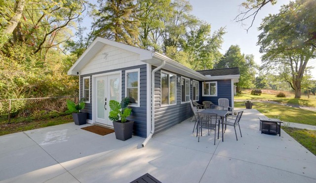 Stylish Grass Lake Retreat - Steps to Park!
