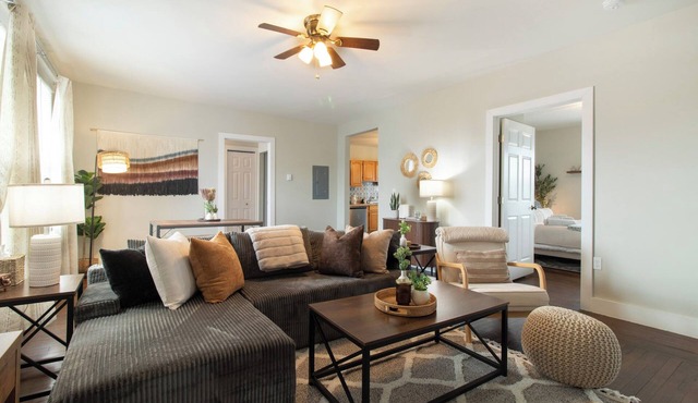 Stylish Groton Getaway Updated 2BR close to Navy Base-Casinos-Mystic & more!