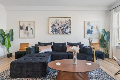 Stylish Ground Floor 2BR 2BA with Private Patio