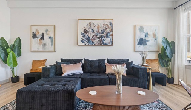 Stylish Ground Floor 2BR 2BA with Private Patio