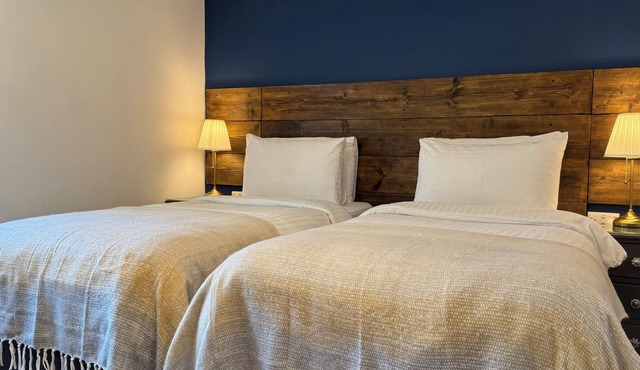 Stylish Ground Studio with Kitchenette - Twin or SuperKing