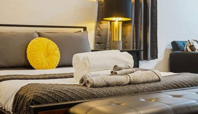 Stylish Guest Suite in The Village