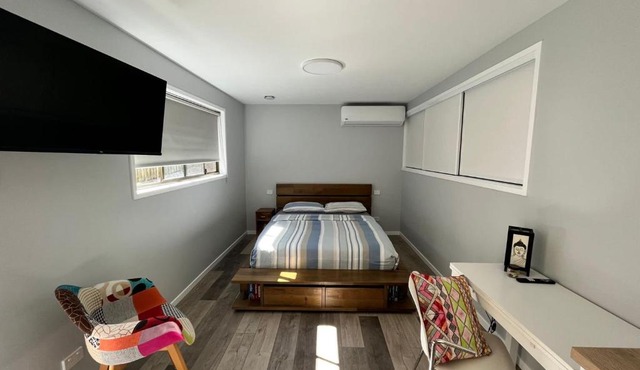 Stylish Guest Suite in Everton Hills