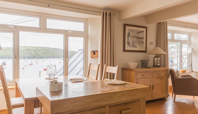 Stylish Harbourside Apartment in Polruan, Cornwall